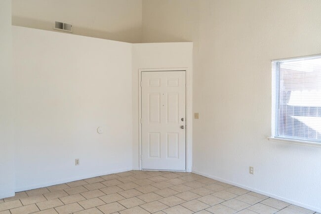 Photo - 7010 N Thorne Ave