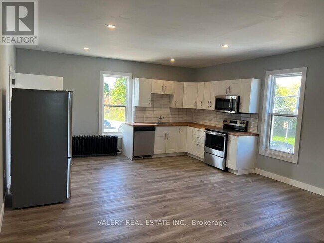 Photo - 20497 Leslie St