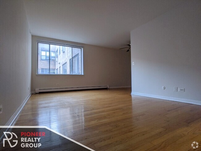 Building Photo - 531 W Aldine Ave Unit 409 Rental