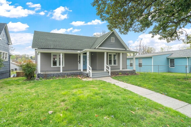 Photo - 206 E Springdale Ave