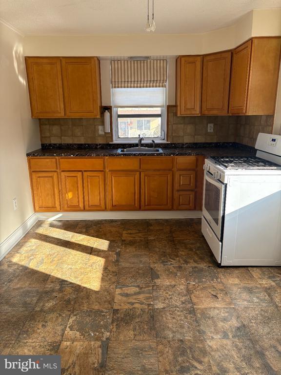 Photo - 830 Emerson St