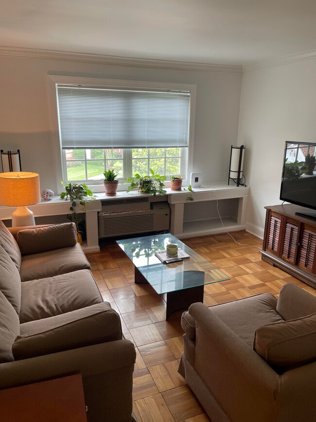 Building Photo - 1706 W Abingdon Dr Unit 202 Rental