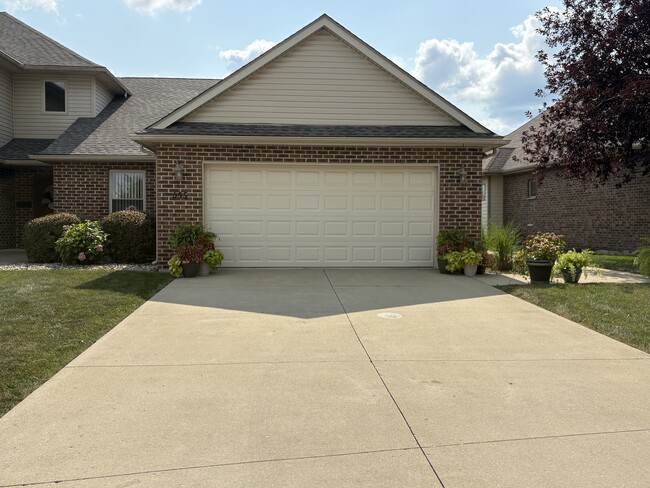 655 N Edgemere Dr