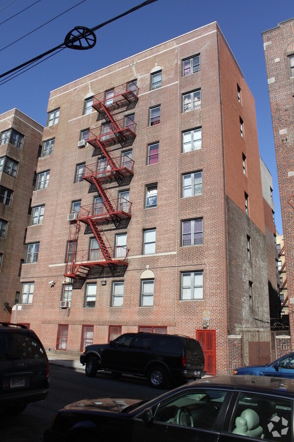 Photo - 2927 Valentine Ave