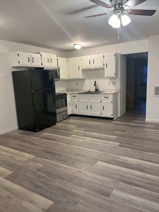 Photo - 8 W 10th St Unit APT C