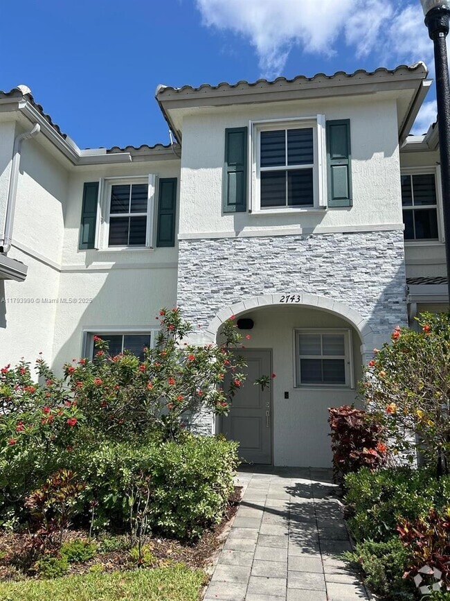 Building Photo - 2743 SE 15th St Rental