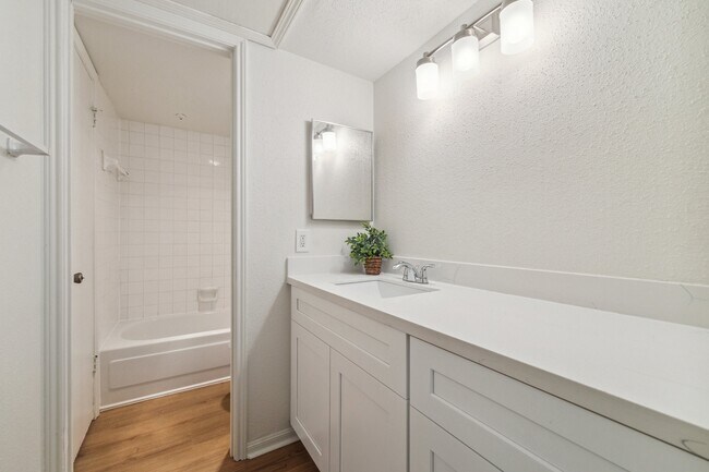 2100 Tanglewilde St Unit 514