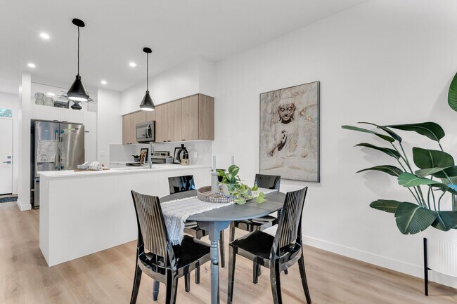 Photo - 9333-9149 Street Unit c. 9333 149 St. NW