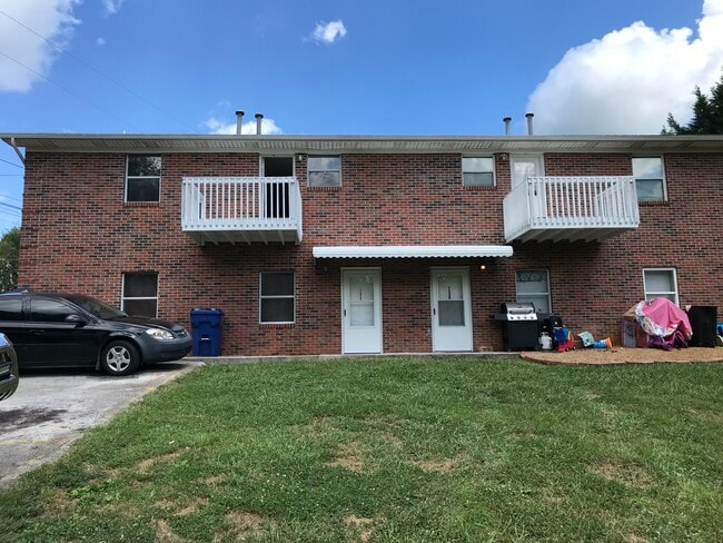 Building Photo - 1527 Meadow Spring Dr Rental