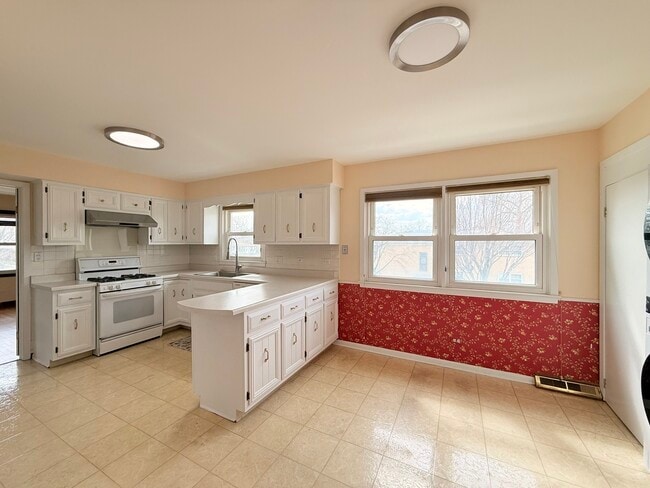 Photo - 4220 Oakton St