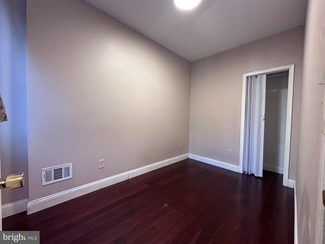 Photo - 2020 Moore St