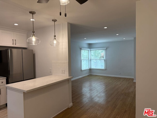 Building Photo - 4123 W Toluca Lake Ave