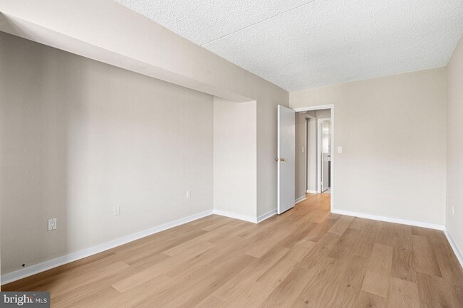 Photo - 200-10-210 Lombard St Unit 533