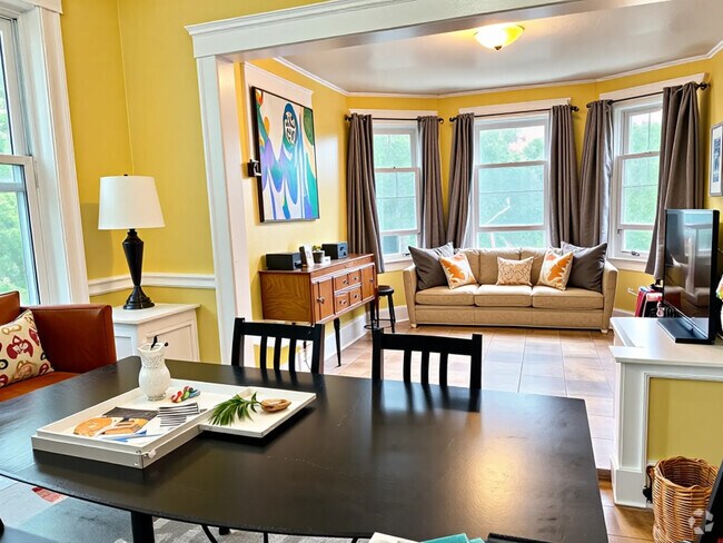 Building Photo - 223 Summer St Unit 3R Rental