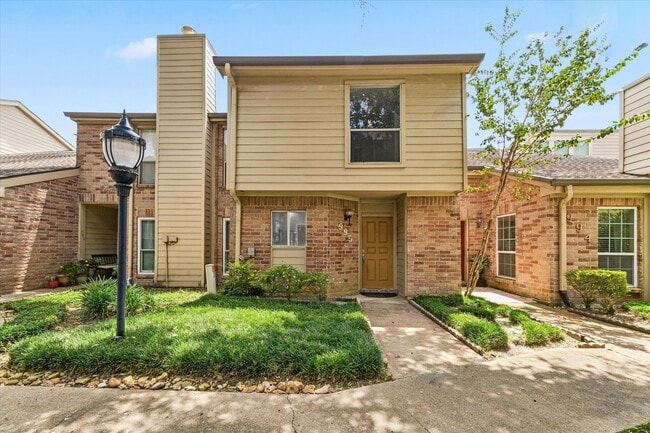 Building Photo - 995 Memorial Village Dr Unit 102