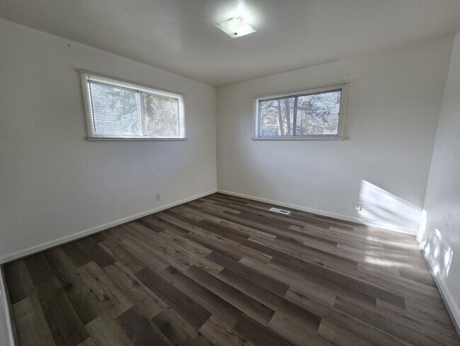 Photo - 1800 NW Lynwood St