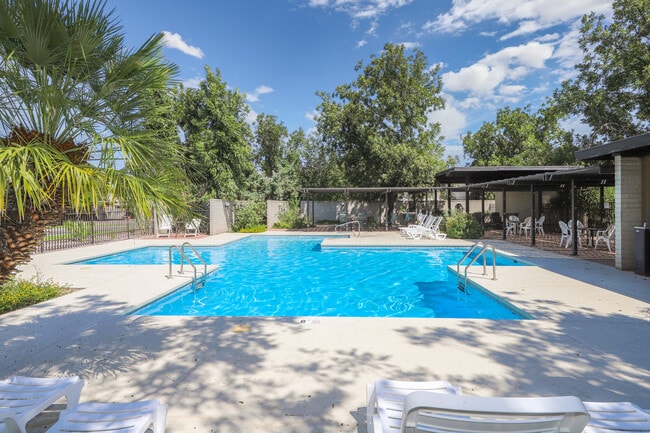 Photo - 5701 E Glenn St