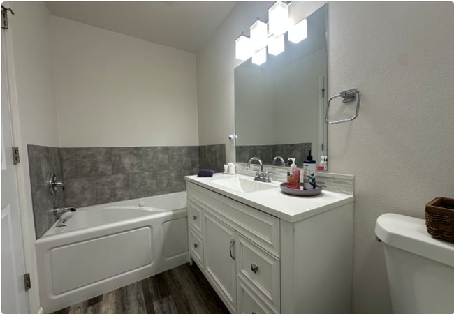 Photo - 1863 Willow Ave