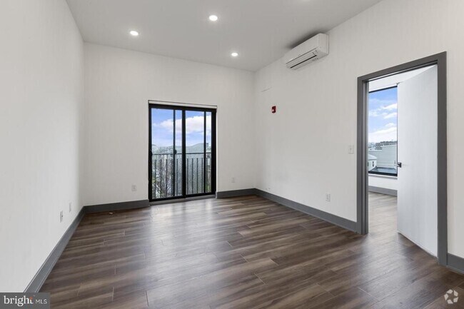 Building Photo - 1935 E Hazzard St Unit 402 Rental
