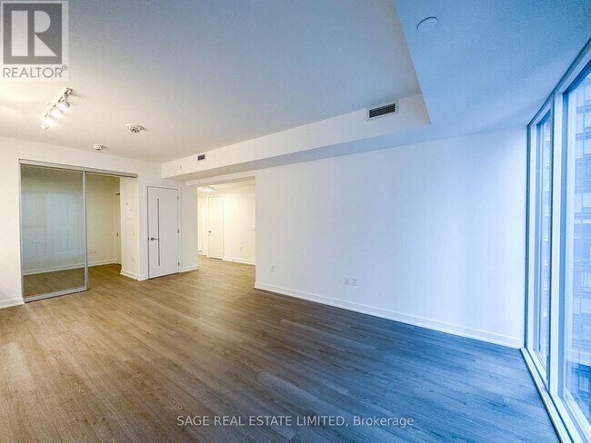 Photo - 357 King St W Unit 2009