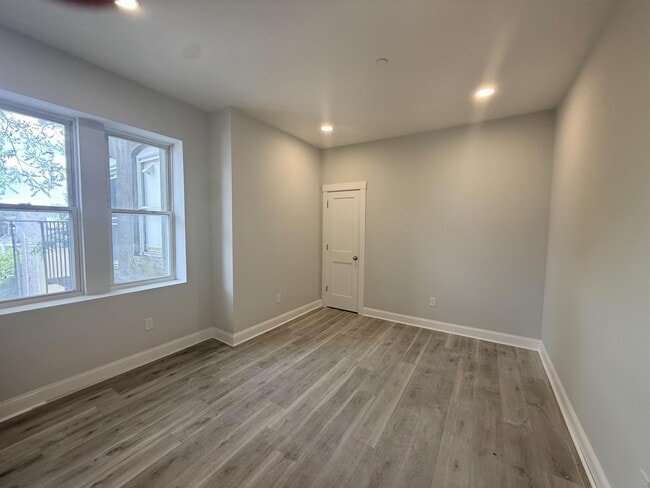 Building Photo - 70 Kirkland St Unit 34