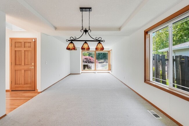 Photo - Charming 3 bed, 2 bath rental home in Wilsonville!