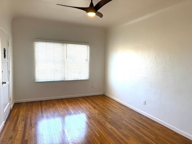 Building Photo - Upstairs 1 bedroom 1 bathroom apartment - ... Unit 2569 Wightman Street