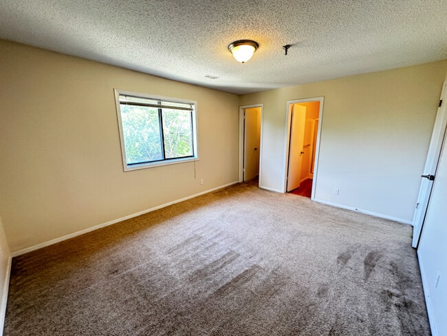 Photo - 1360 Brook St Unit L