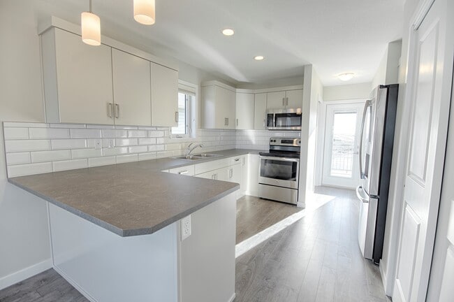 Building Photo - 739 Coalbrook Close W Unit 739 Coalbrook Close W