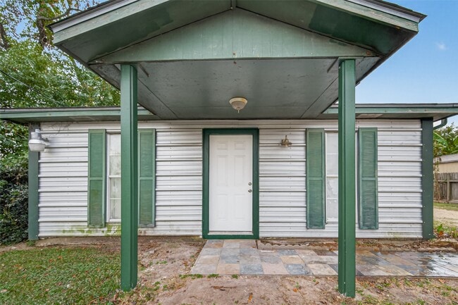 Photo - 105 Clear Lake Rd Unit A