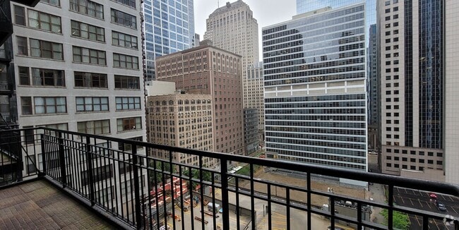 Building Photo - 212 W Washington St Unit 1212 Rental