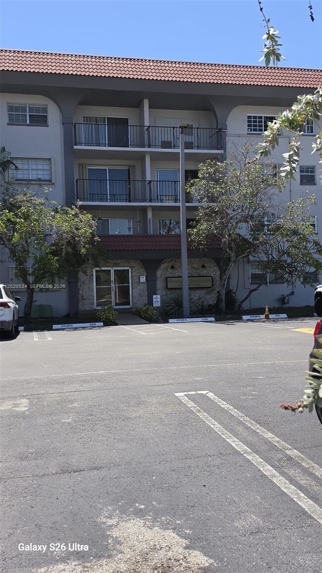 Photo - 8107 SW 72nd Ave Unidad 423E