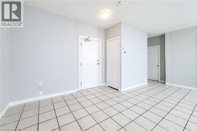 Photo - 340 Barton St E Unit 1