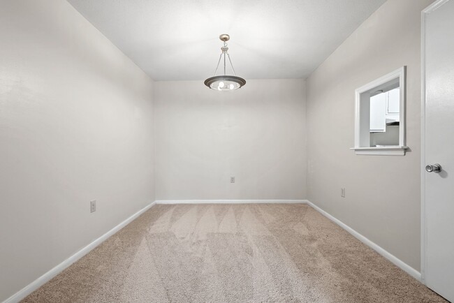 Photo - Bolinwood condo available mid-June!! 3 beds, 2 baths in GREAT location in Chapel Hill!