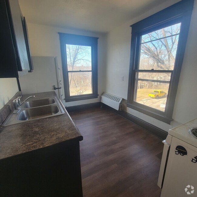Building Photo - 1625 Court St Unit 1625 1/2-  1 Rental