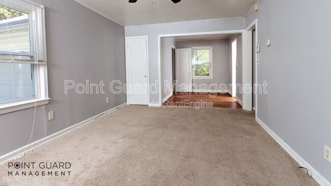 Photo - 808 N Pinecrest Ave