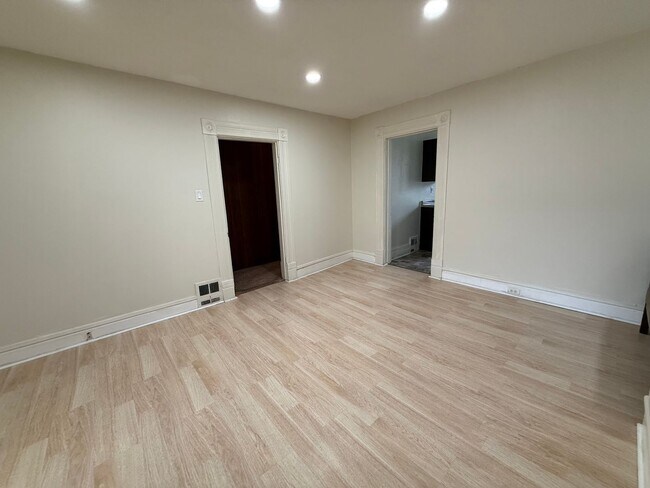 Photo - 145 Plymouth St Unidad 1