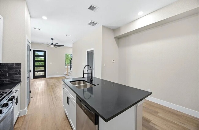 Photo - 6103 Shotwell St Unit B