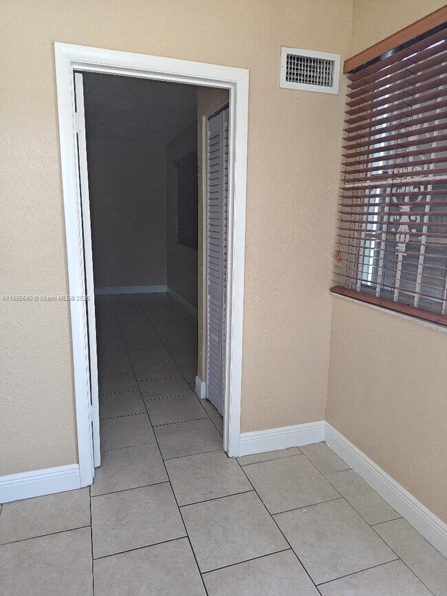 Photo - 12325 NW 19th Ave Unidad 12325