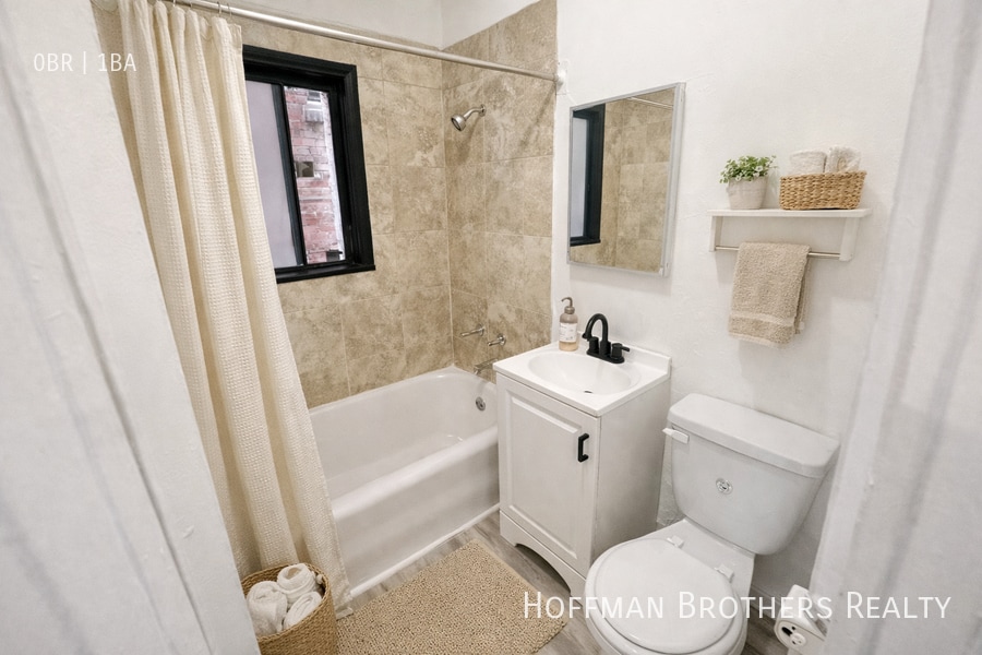 Photo - 1121 S Norton Ave Unidad 106