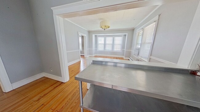 Photo - 835 Latimer St