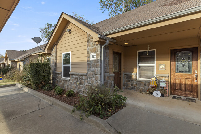 Photo - 522 Greenbriar Ct Townhome