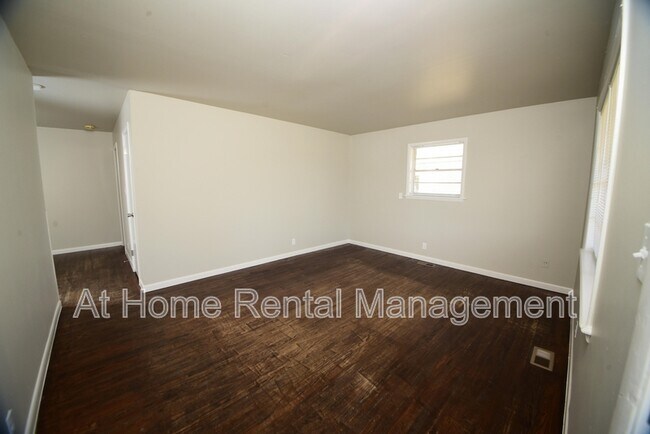 Photo - 10219 E 7th St