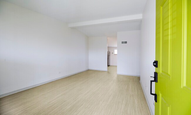 Photo - 801 W. Prentice Ave