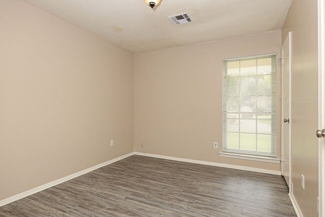 Photo - 5731 Roxboro Dr