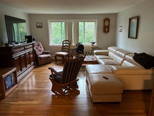 Living Room - 2 Albert Dr Unit 10