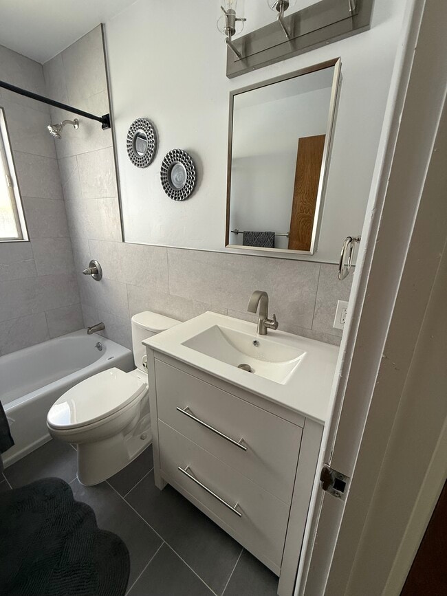 Photo - 750 Bacon St Unit Apt#3