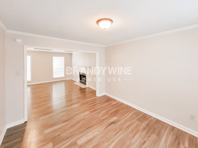 Photo - 4454 Mayo Ave