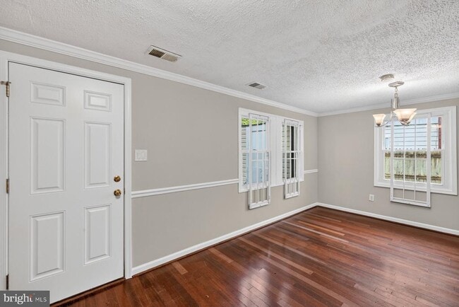 Photo - 7711 Burnside Rd