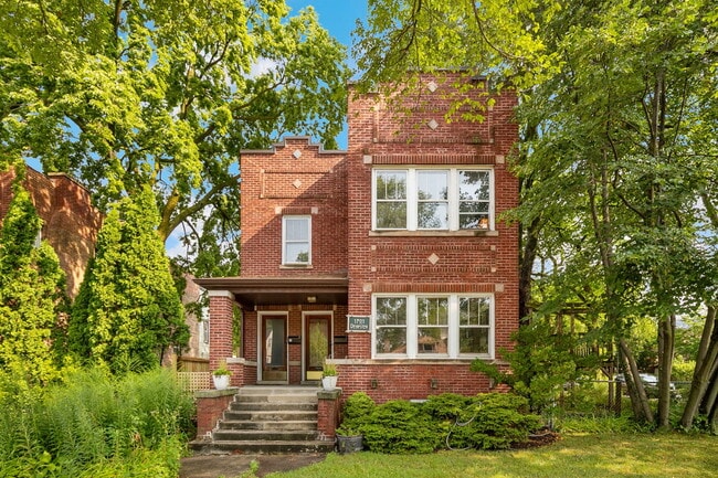 Building Photo - 1701 Dempster St Rental